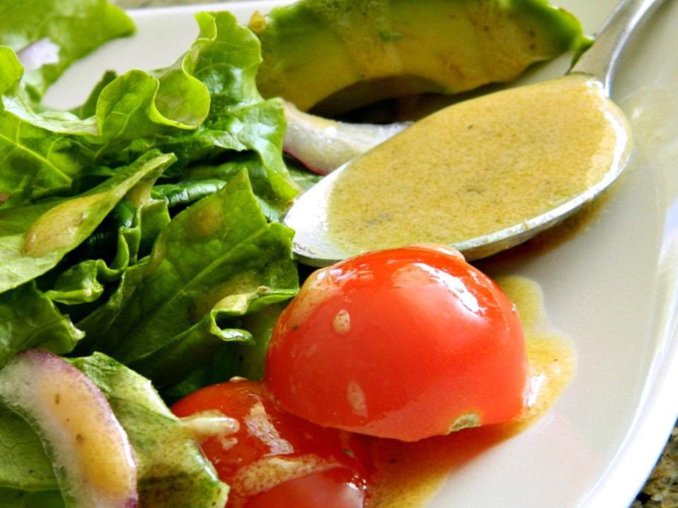 1109030-the-best-lemon-vinaigrette-Marianne-4x3-1-568abfcb0096492fa187fe0e9af4fbef