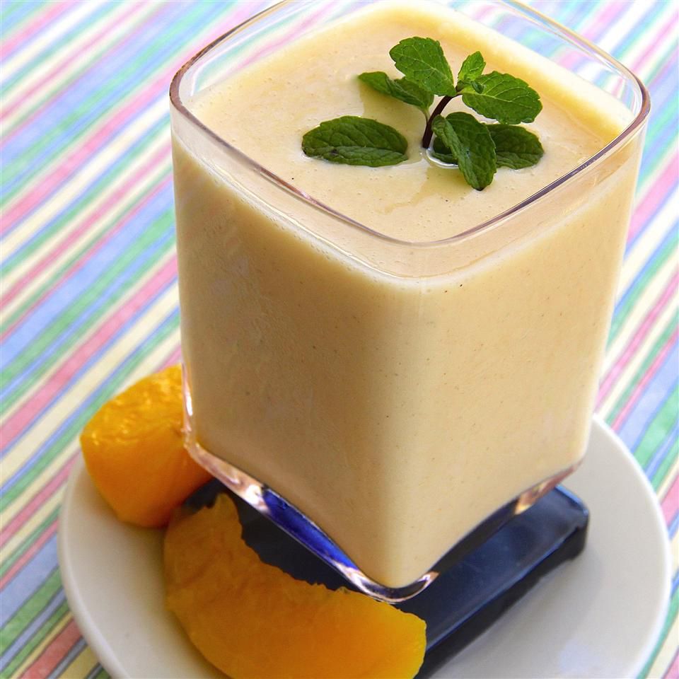 Recipe Peach Banana Smoothie 1115853-f61b636e115c4f31a46b8e1be44435ca