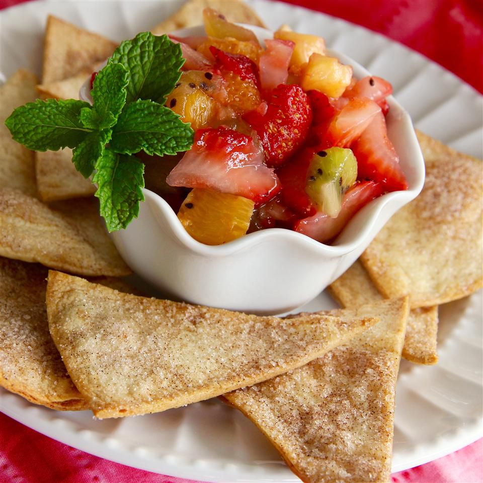 Recipe Simple Strawberry Salsa 2220499-b93fbb5c1e3e4865b6662a7caae4e160