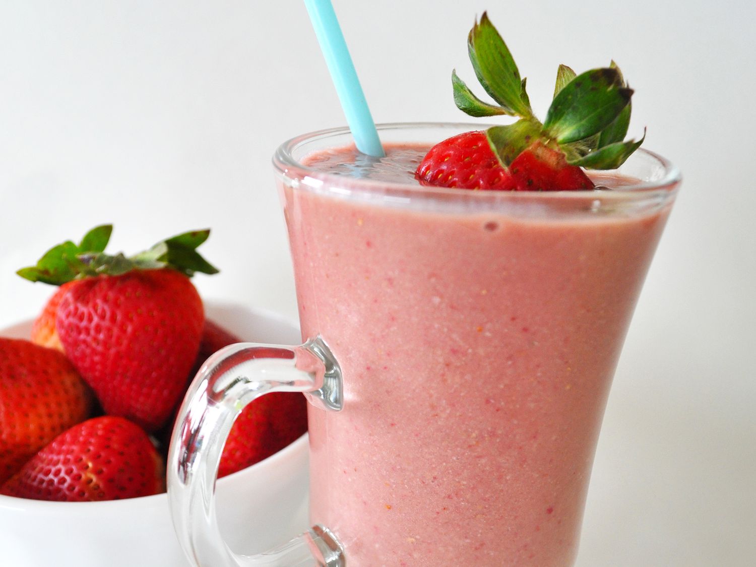 Recipe Strawberry Banana Protein Smoothie 404644-strawberry-banana-protein-smoothie-Alberta-Rose-4x3-1-8c15bbb36b964fe3a3fda4a52f5cd546