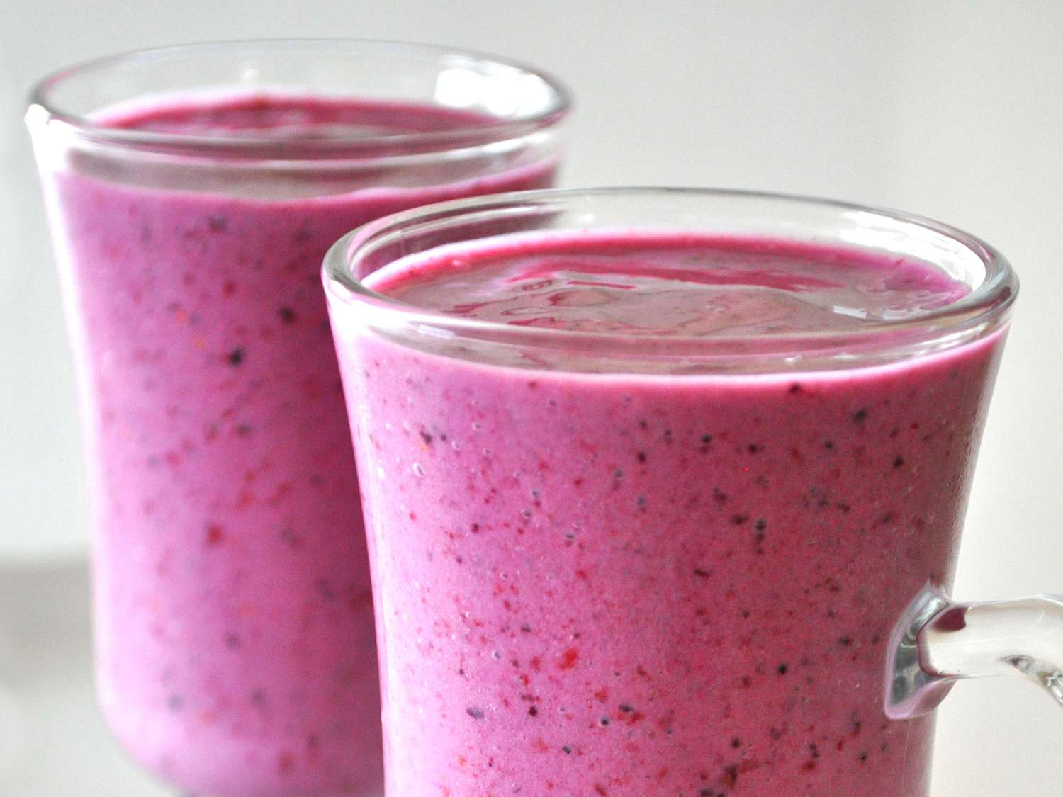 441727-fruit-and-yogurt-smoothie-Alberta-Rose-4x3-1-aa04390dac11483aaeeec142dff1f6c7